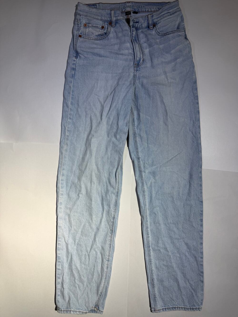 American Eagle Women's Strigid Light Wash High-Waisted Straight Jeans